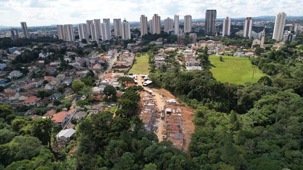 Localização do House Ecoville em Curitiba em meio à natureza.